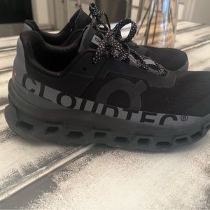 Black Cloud Shoes Size 8.5 Women’s